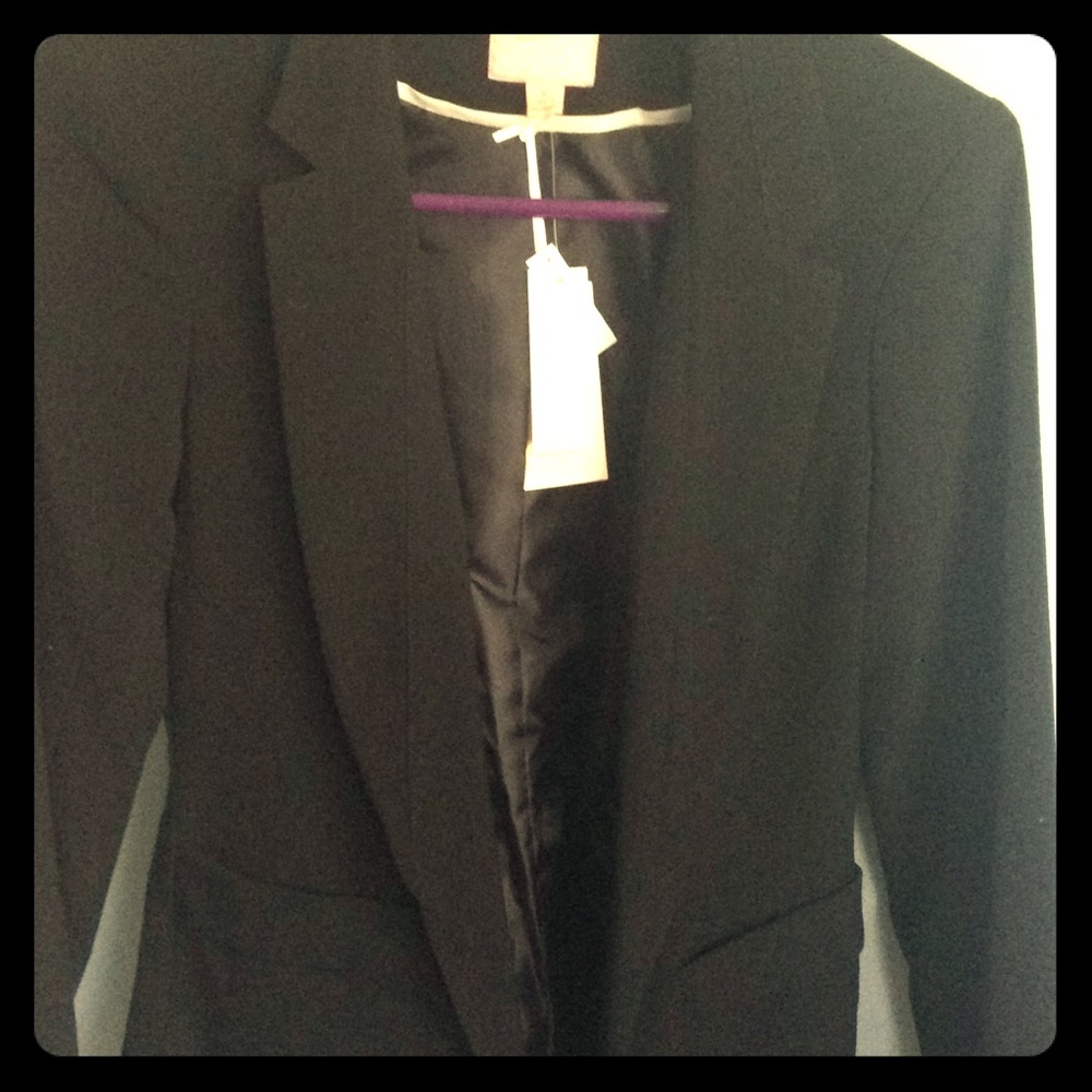 BLACK BLAZER